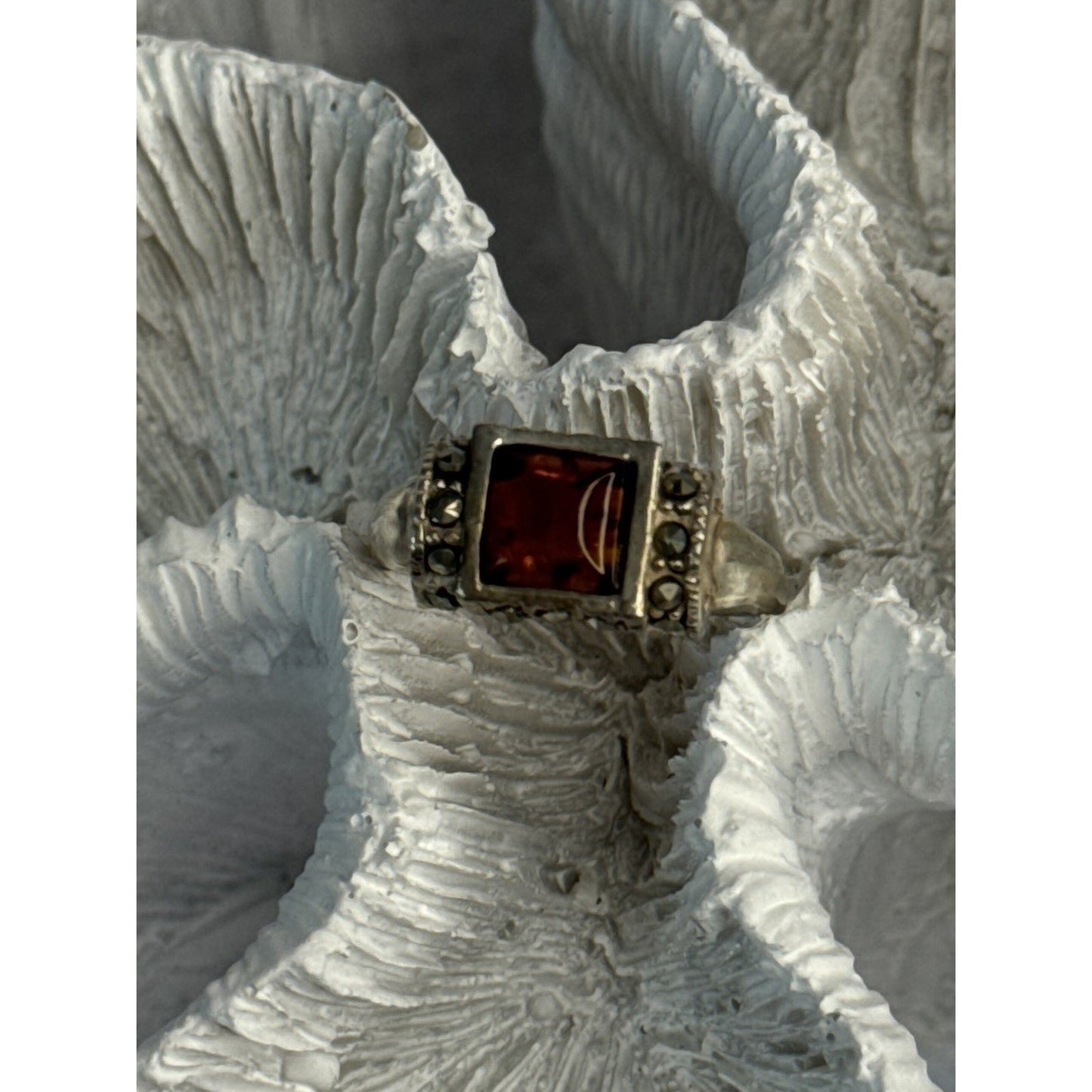 925 STERLING SILVER AMBER & MARCASITE RING SIZE 6.5