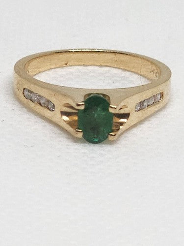 14K Yellow Gold Emerald & Diamonds Ring Size 5.5
