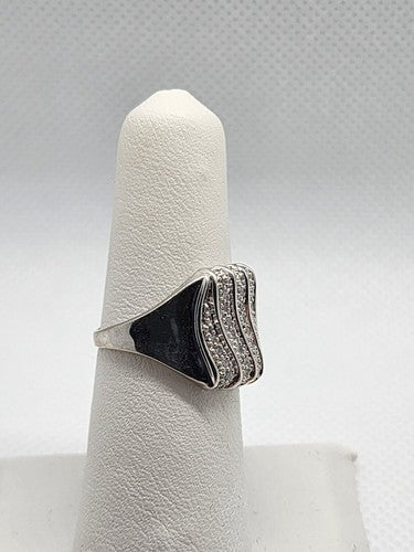 14K White Gold & Diamond Ring Size 5.5