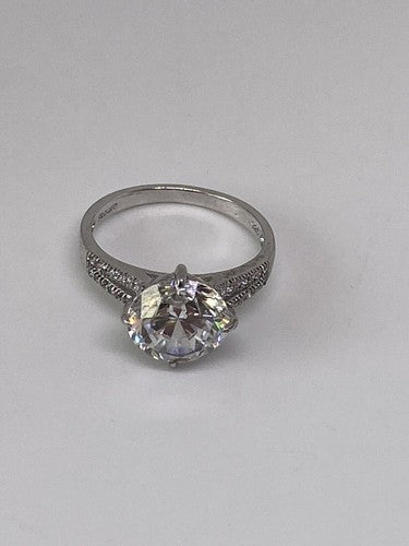 925 Sterling Silver CZ Ring Size 7.75