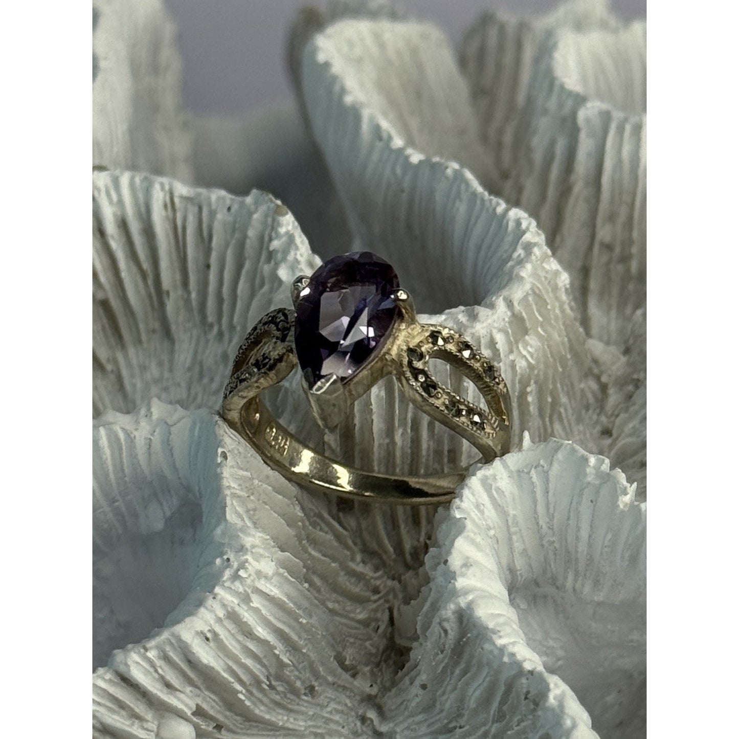 925 STERLING SILVER AMETHYST & MARCASITE RING SIZE 7.5