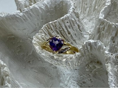10K Yellow Gold Tourmaline & Diamonds Heart Ring Size 4.75