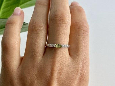 925 Sterling Silver Peridot Ring Size 10.25