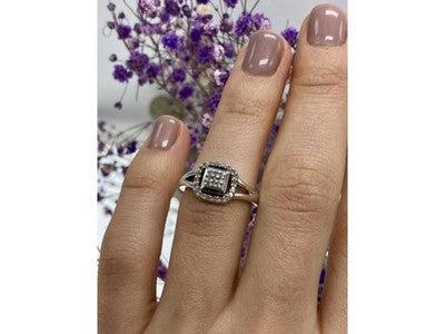 925 Sterling Silver White Sapphires Ring Size 5.5
