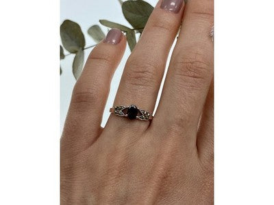 925 Sterling Silver Garnet & Marcasites Ring Size 7