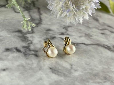 14K Yellow Gold Pearl & Diamonds Earrings