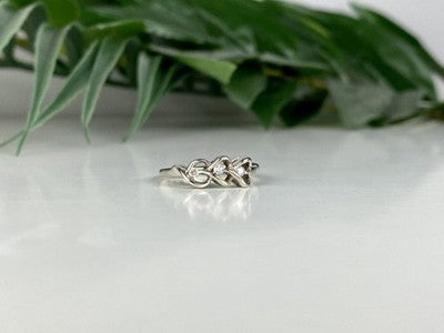 10K White Gold Diamonds "Hearts" Ring Size 7