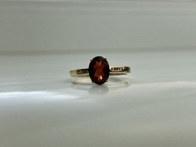 10K Yellow Gold Garnet & Diamonds Ring Size 6.5