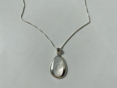 925 Sterling Silver Mother of Pearl Chain With Pendant Italy