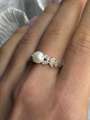 Lovely 925 Sterling Silver Pearl & Beryl Ring Size 10