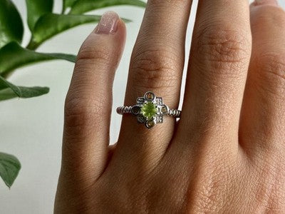 925 Sterling Silver Peridot, Citrine & White Sapphire Ring Size 7