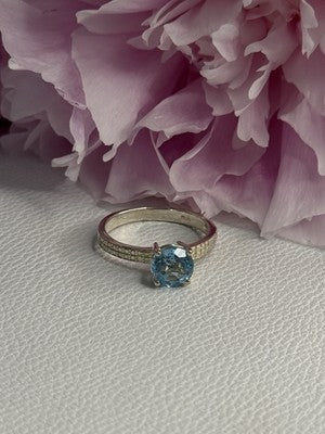 Beautiful 925 Sterling Silver Topaz Ring Size 10