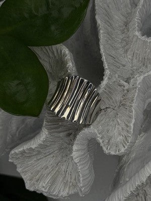 Beautiful Design 925 Sterling Silver Ring Size 8