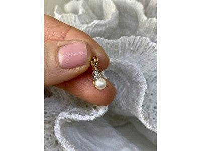 14K Yellow Gold Pearl & Diamonds Pendant