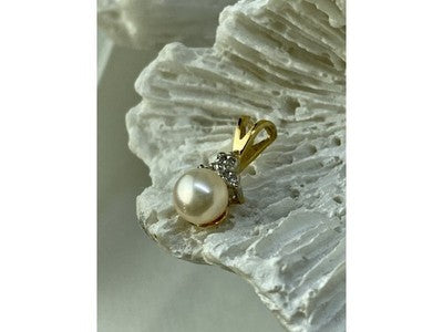 14K Yellow Gold Pearl & Diamonds Pendant