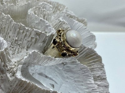 Vintage 925 Sterling Silver Mother of Pearl & Garnet Ring Size 6.5