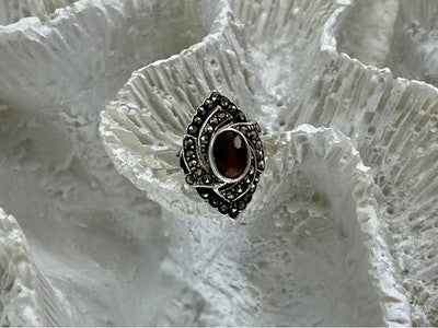 925 Sterling Silver Garnet & Marcasites Ring Size 7