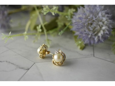 14K Yellow Gold Pearl & Diamonds Earrings