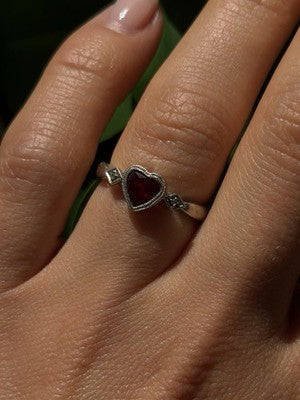 Romantic 10K White Gold Ruby & Diamonds Heart Ring Size 6.5
