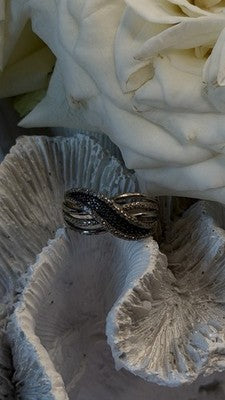 Elegant 925 Sterling Silver Infinity Tiny Diamonds Ring Size 8