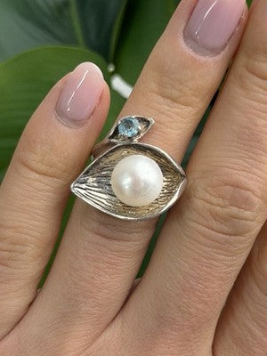 Beautiful Design 925 Sterling Silver Pearl & Topaz Ring Size 5