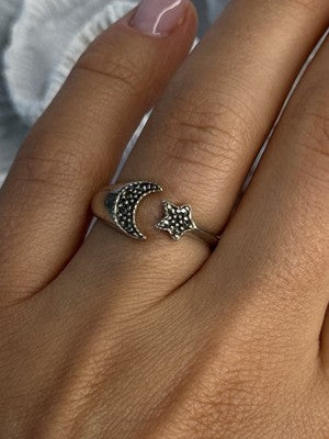 925 Sterling Silver Moon & Star Marcasite Ring Size 8