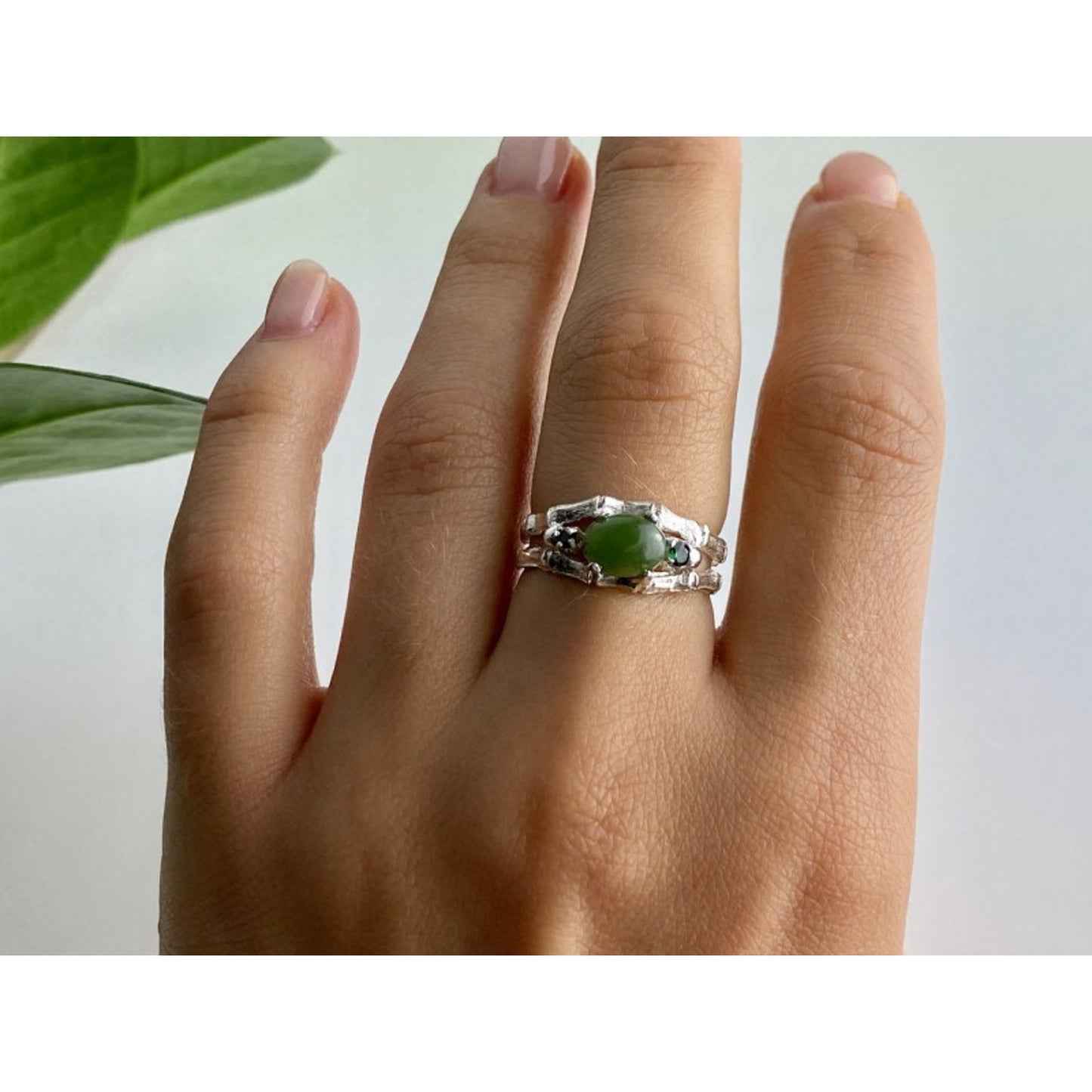 925 STERLING SILVER NEPHRITE ( JADE ) & EMERALDS RING SIZE 8