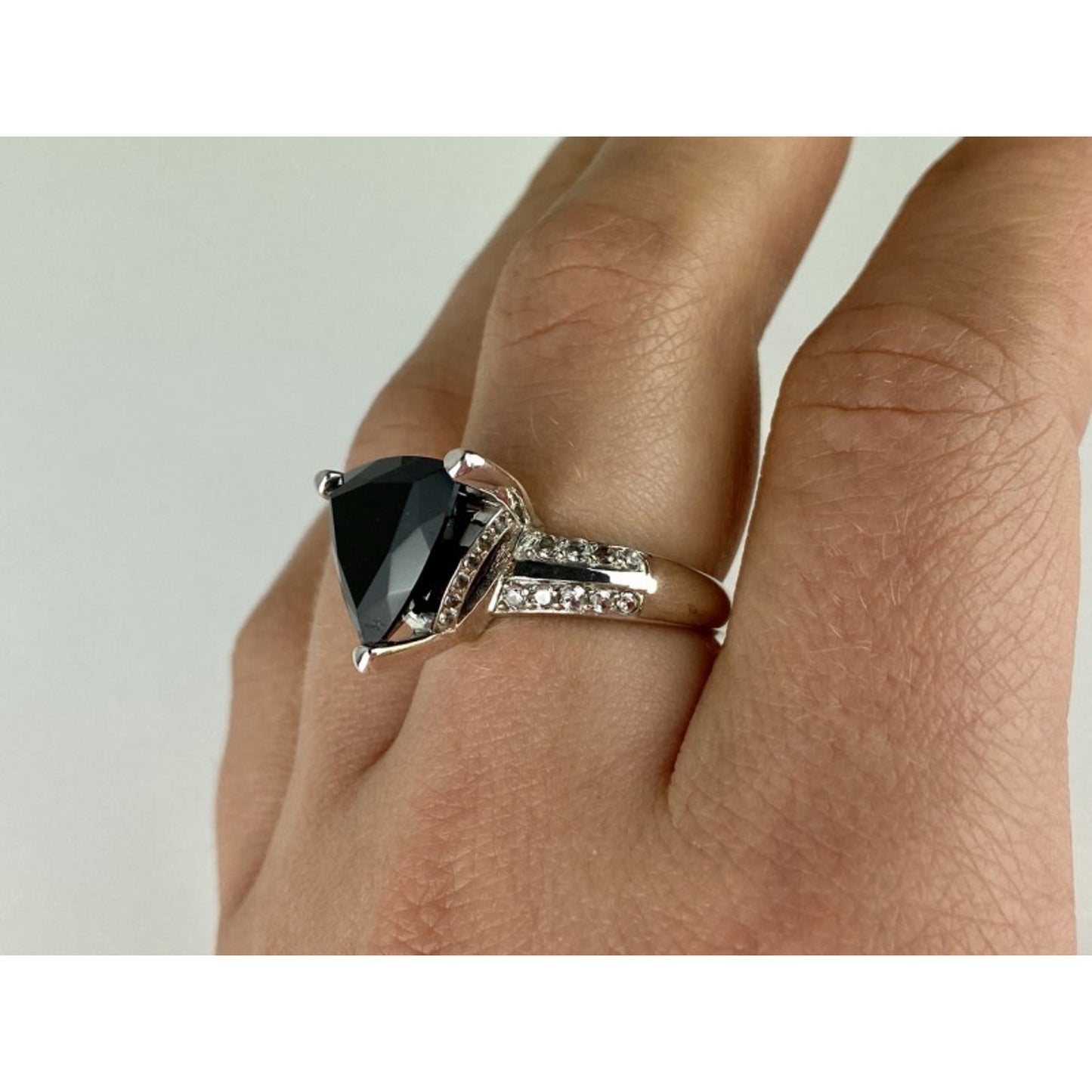 925 STERLING SILVER BLACK NEPHRITE ( JADE ) & QUARTZ RING SIZE 8