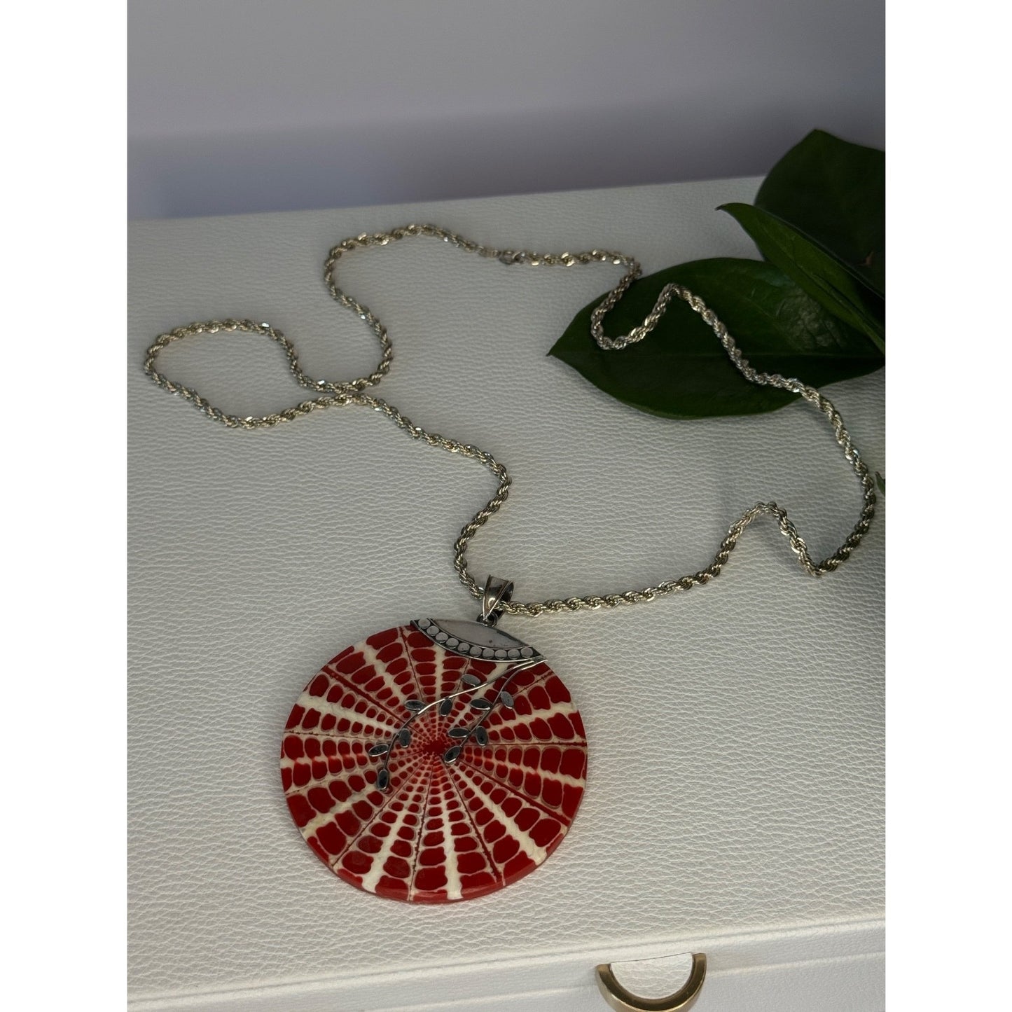 925 Sterling Silver Red Shell Necklace Pendant Length 3 inch