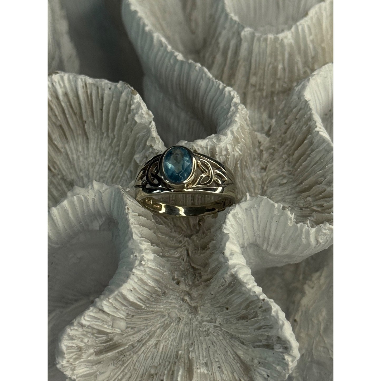 925 STERLING SILVER BLUE TOPAZ RING SIZE 6