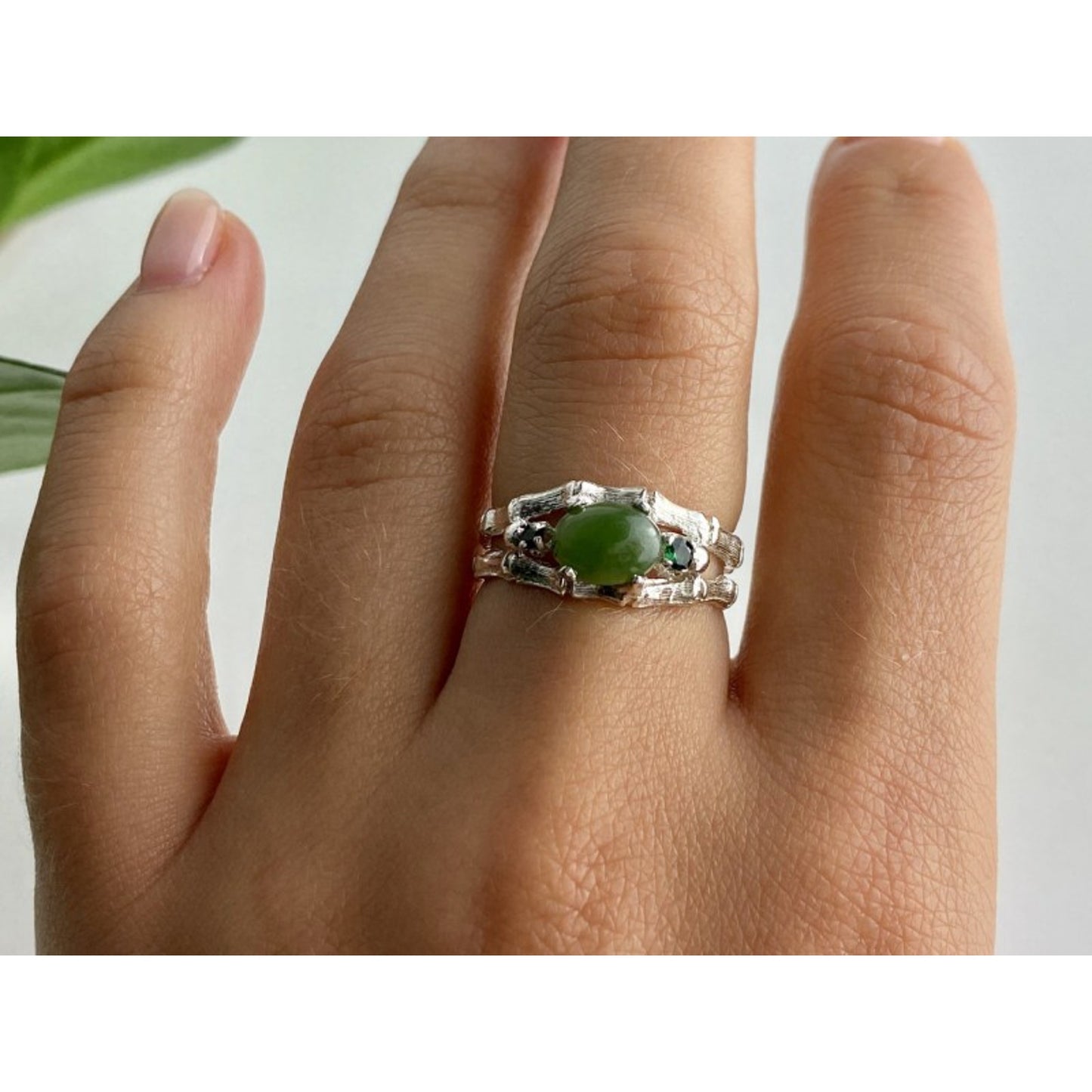925 STERLING SILVER NEPHRITE ( JADE ) & EMERALDS RING SIZE 8