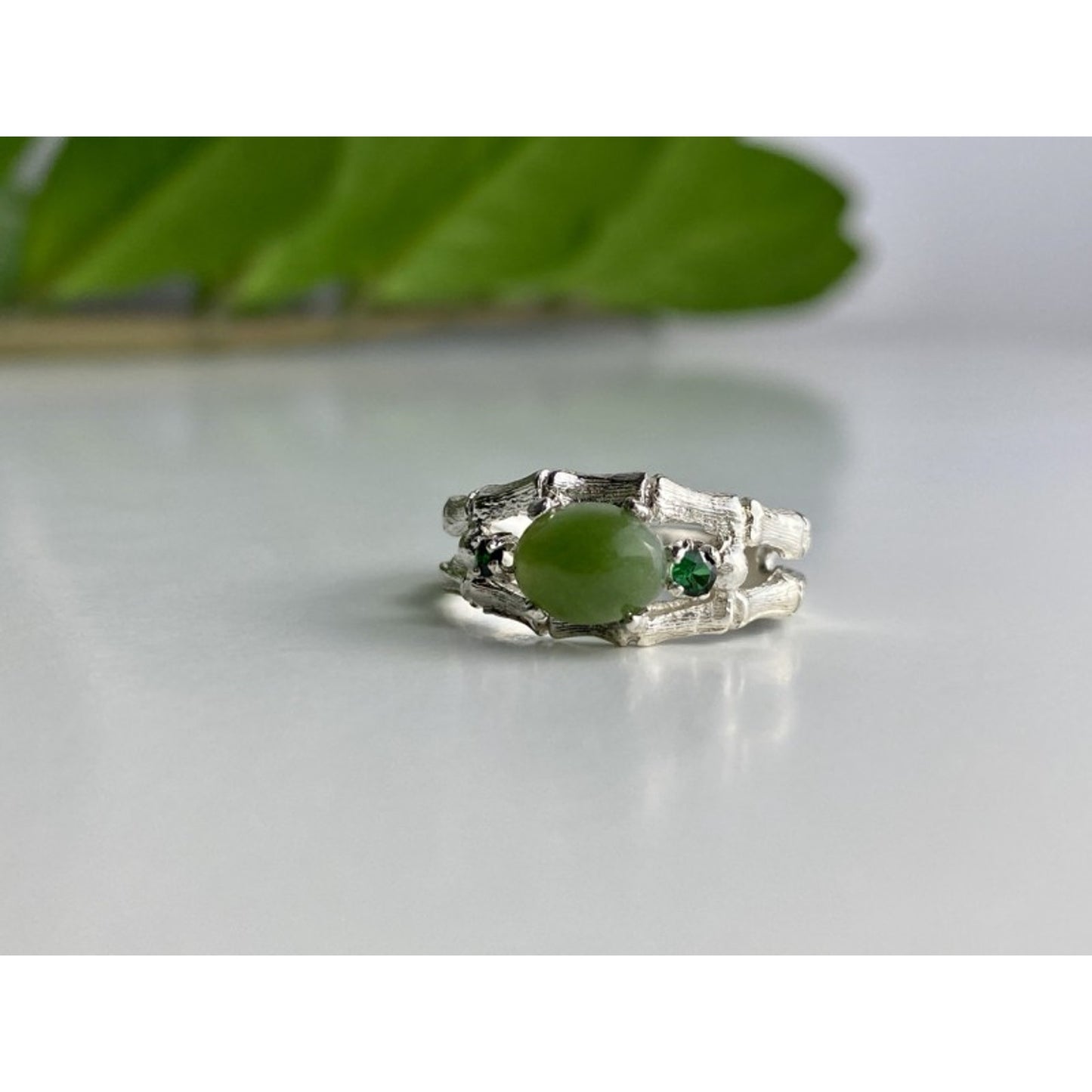 925 STERLING SILVER NEPHRITE ( JADE ) & EMERALDS RING SIZE 8