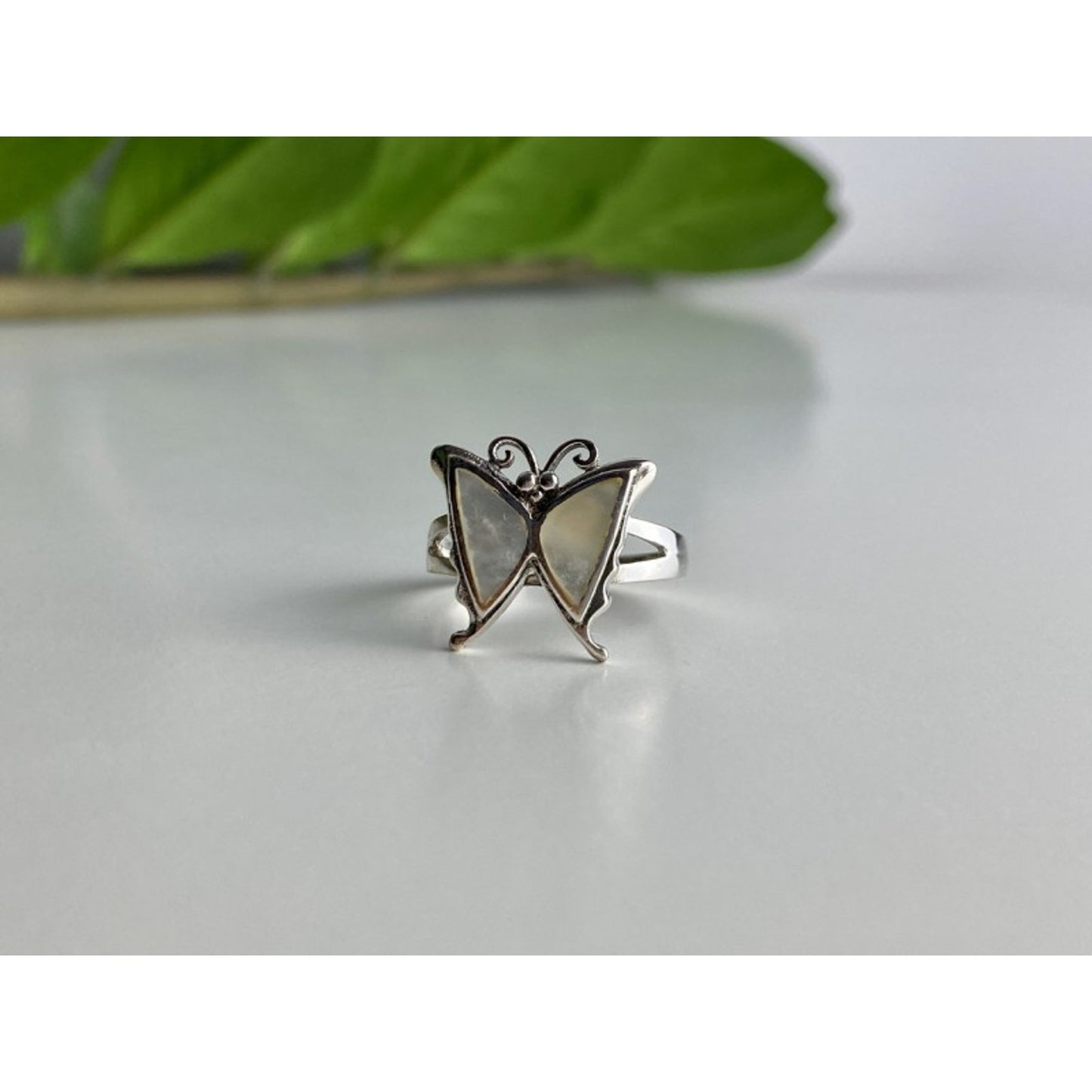 925 STERLING SILVER MOTHER OF PEARL "BUTTERFLY" RING SIZE 8.5