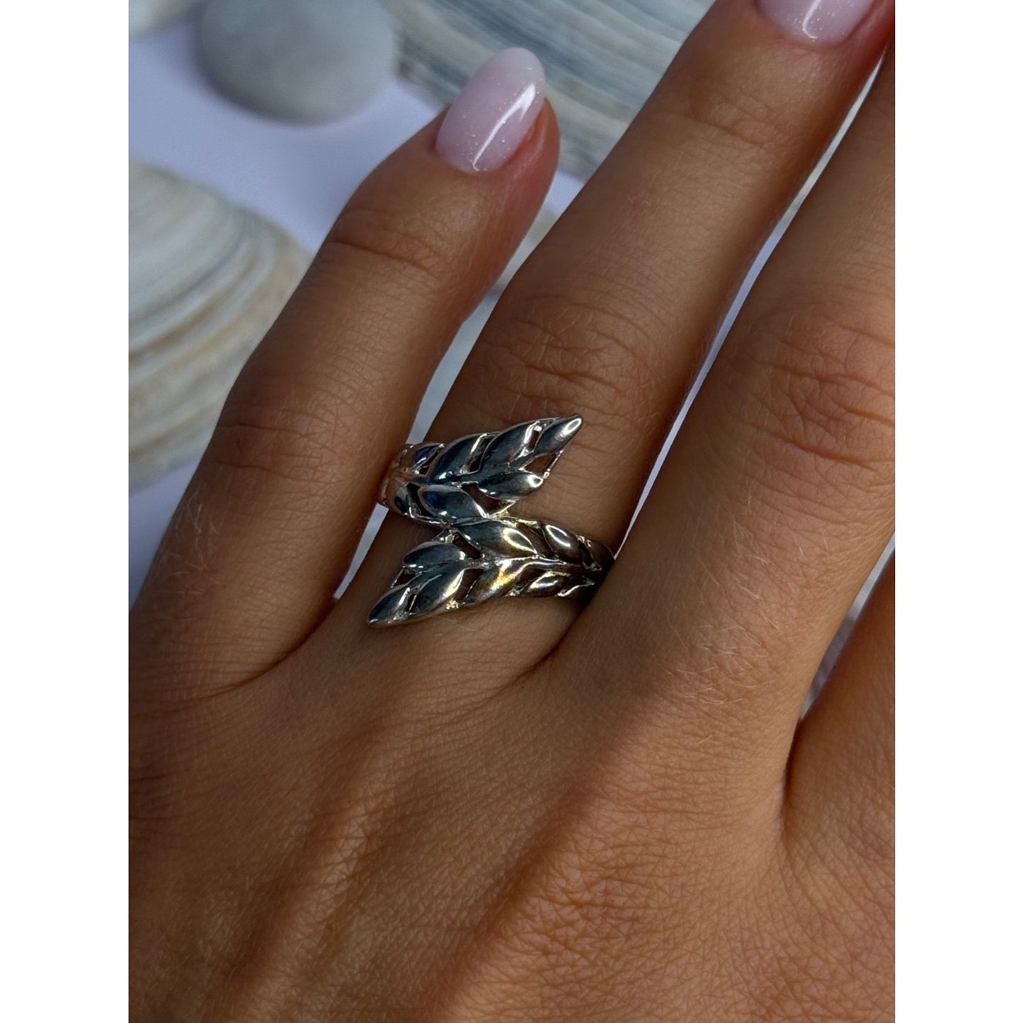 Beautiful Design 925 Sterling Silver Ring Size 8