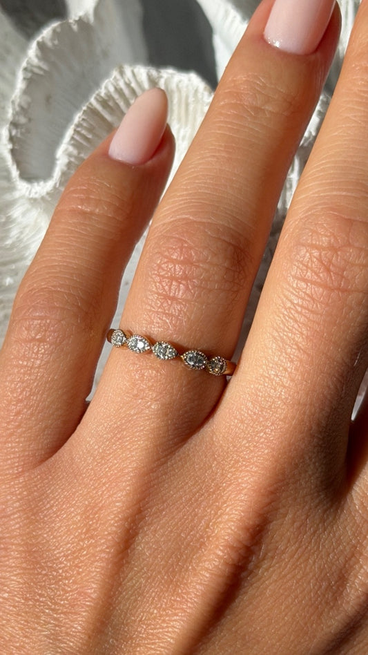 Classy 10K Yellow Gold Diamond 0.10 ct Ring Size 7