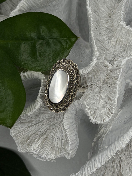 Elegant Vintage 925 Sterling Silver White Abalone & Marcasite Ring Size 9
