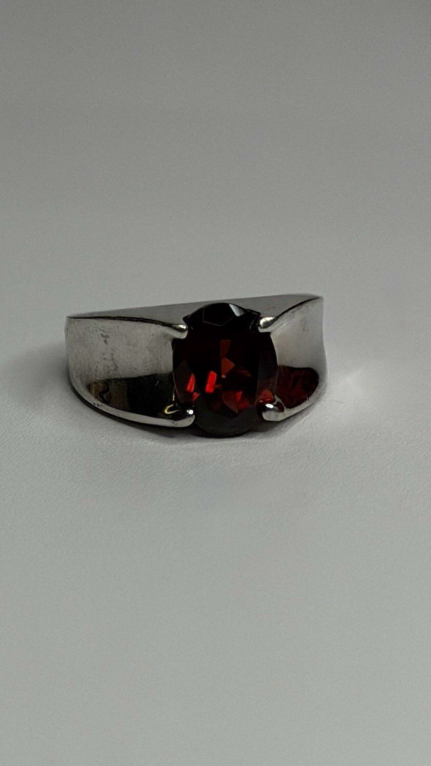925 Sterling Silver Red Shiny Garnet Ring Size 6