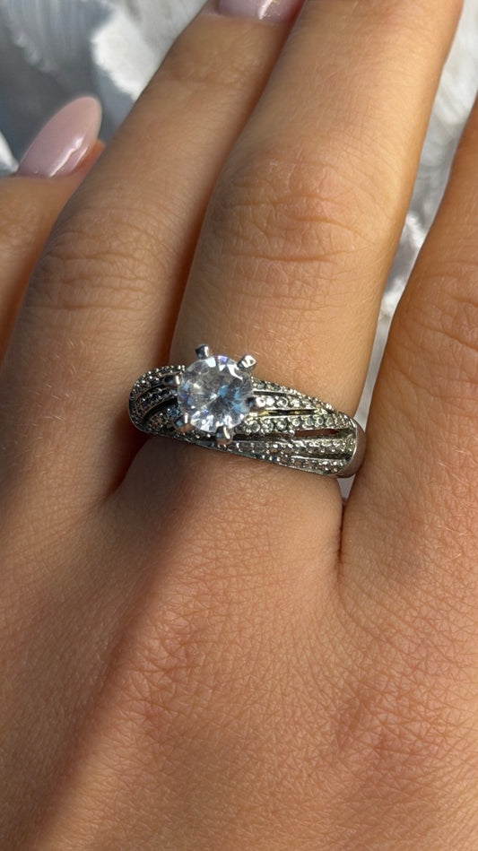 Beautiful 925 Sterling Silver Cz Ring Size 8
