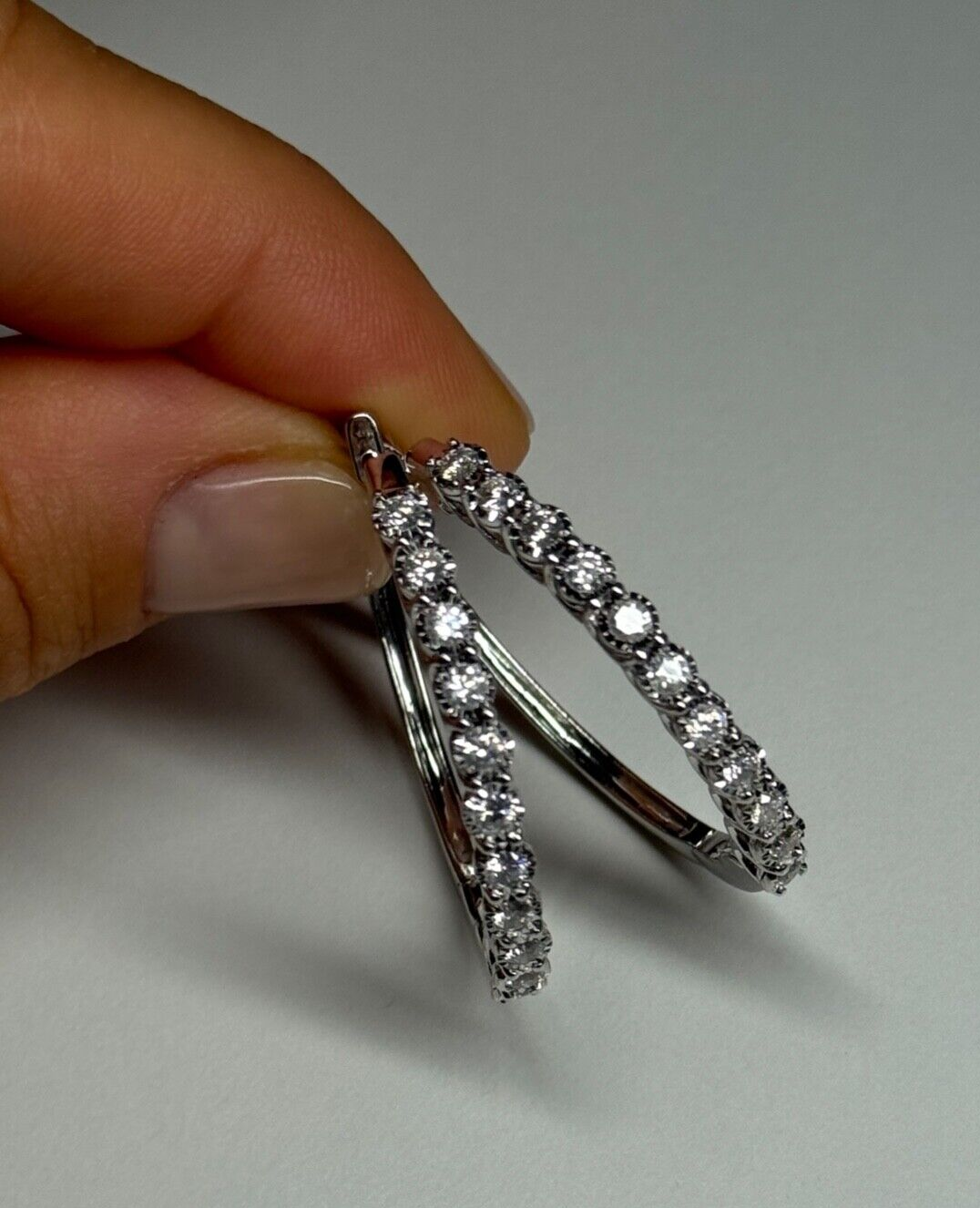 10K White Gold Diamonds 0.9 Carat Earrings Length 34 mm