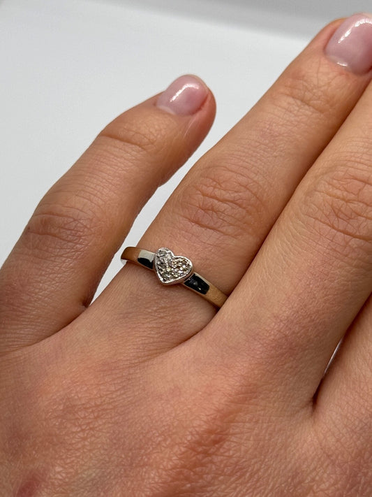 10K White Gold Diamond Heart Ring Size 6