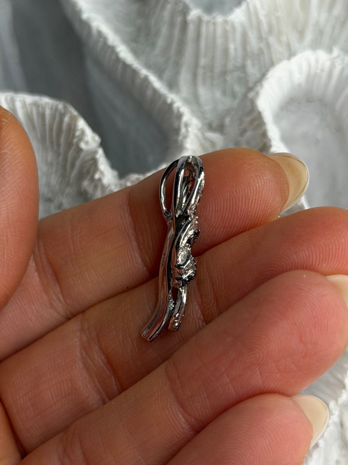 10K White Gold White & Black Diamonds Pendant