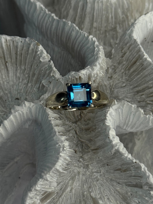 925 Sterling Silver Blue Topaz Ring Size 8