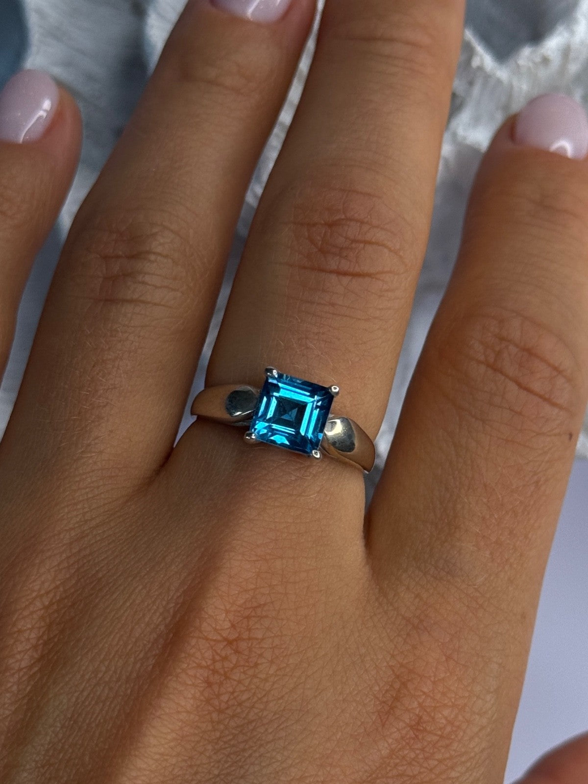 925 Sterling Silver Blue Topaz Ring Size 8