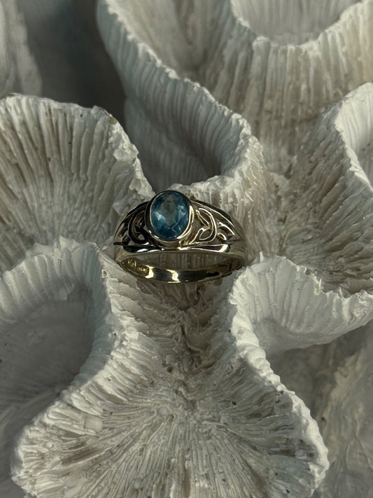 925 Sterling Silver Blue Topaz Ring Size 6