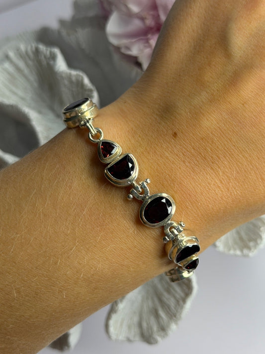925 Sterling Silver Garnet Bracelet Length 7-7.5
