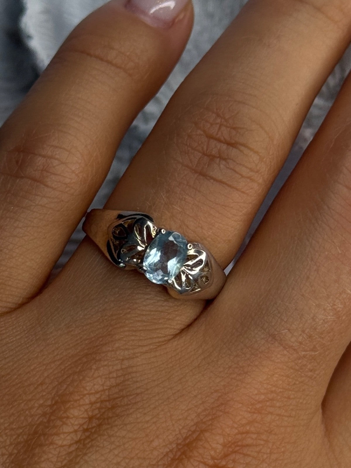 925 Sterling Silver Blue Topaz Ring Size 8