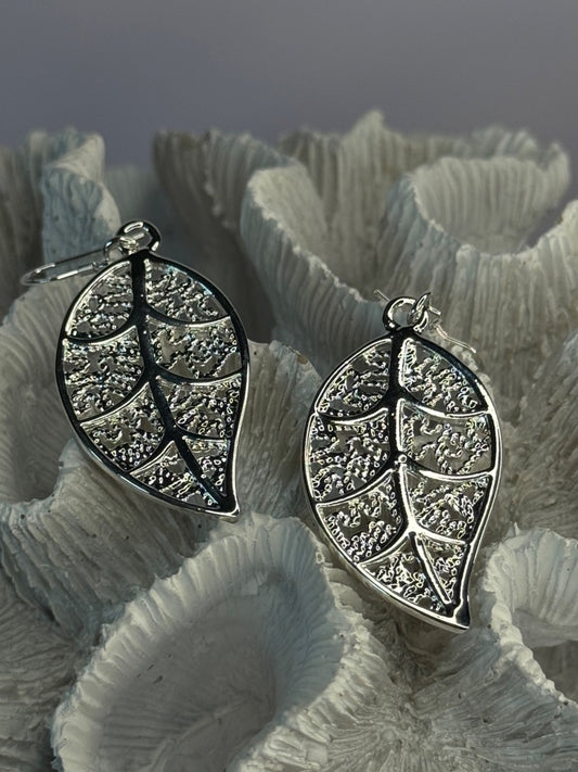 Beautiful Design Leaf 925 Sterling Silver Earrings Length 2.20 Inch