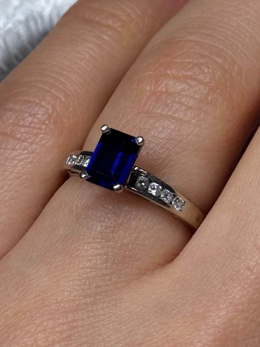 14K White Gold Sapphire & Diamonds Ring Size 5.5