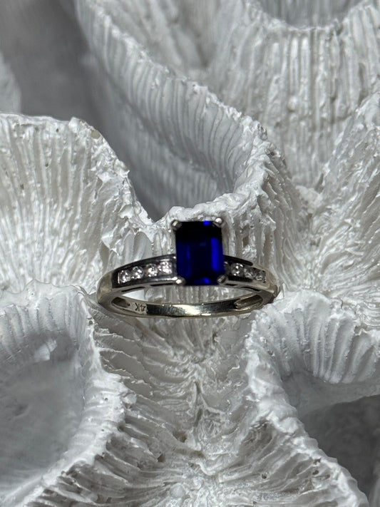 14K White Gold Sapphire & Diamonds Ring Size 5.5