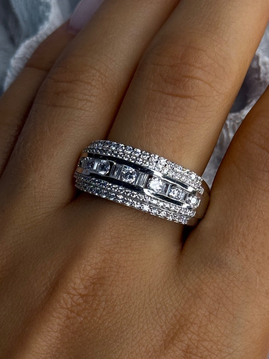Beautiful Design 925 Sterling Silver Cz Ring Size 11